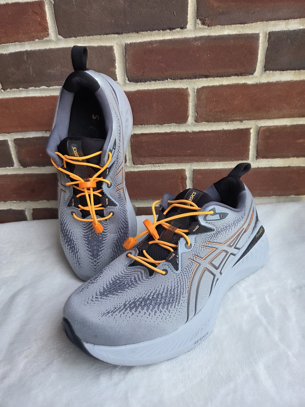 ASICS Gel-Cumulus 25 Men's US 11 Gray Orange Running Shoes 1011B621